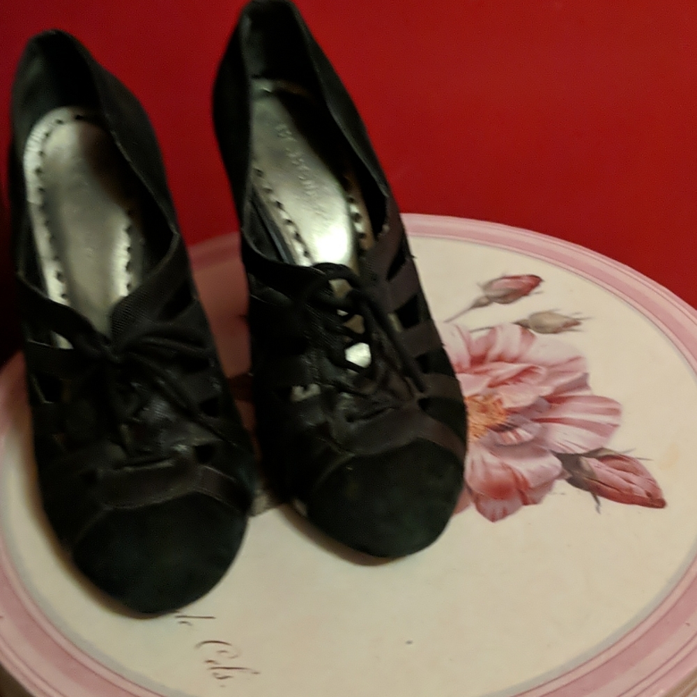 BCBG heels - Picture 3 of 4